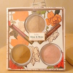Nicole Miller Glow & Shine Lips and Powder Set